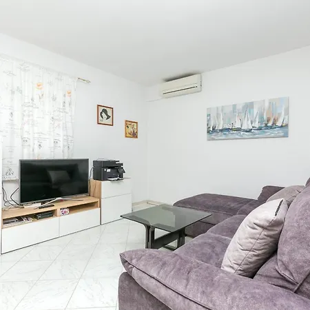 Apartment By The Sea Necujam, Solta - 2089