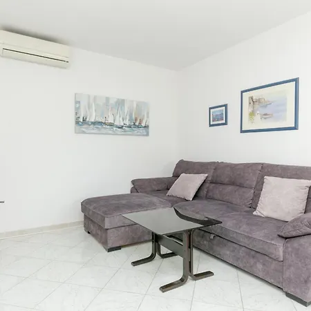 Apartment By The Sea Necujam, Solta - 2089